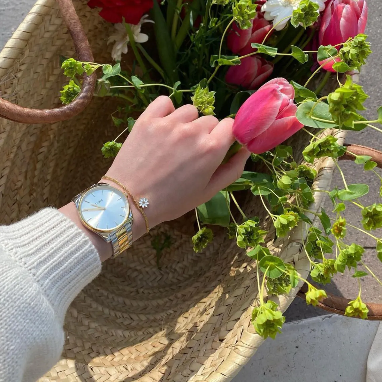 essentielle_daisy_bracelet_gold_colour_5-1.webp CLUSE Essentielle Daisy Bracelet Gold Colour