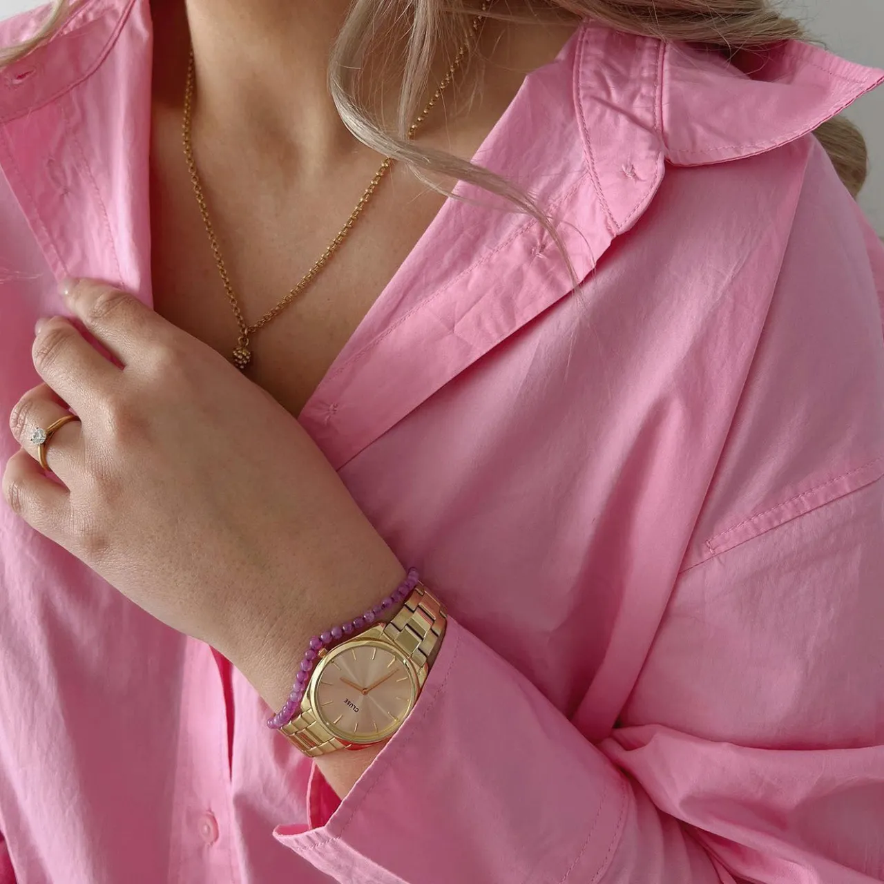 essentielle_grape_charm_necklace_gold_colour_5-1.webp CLUSE Essentielle Grape Charm Necklace, Gold Colour