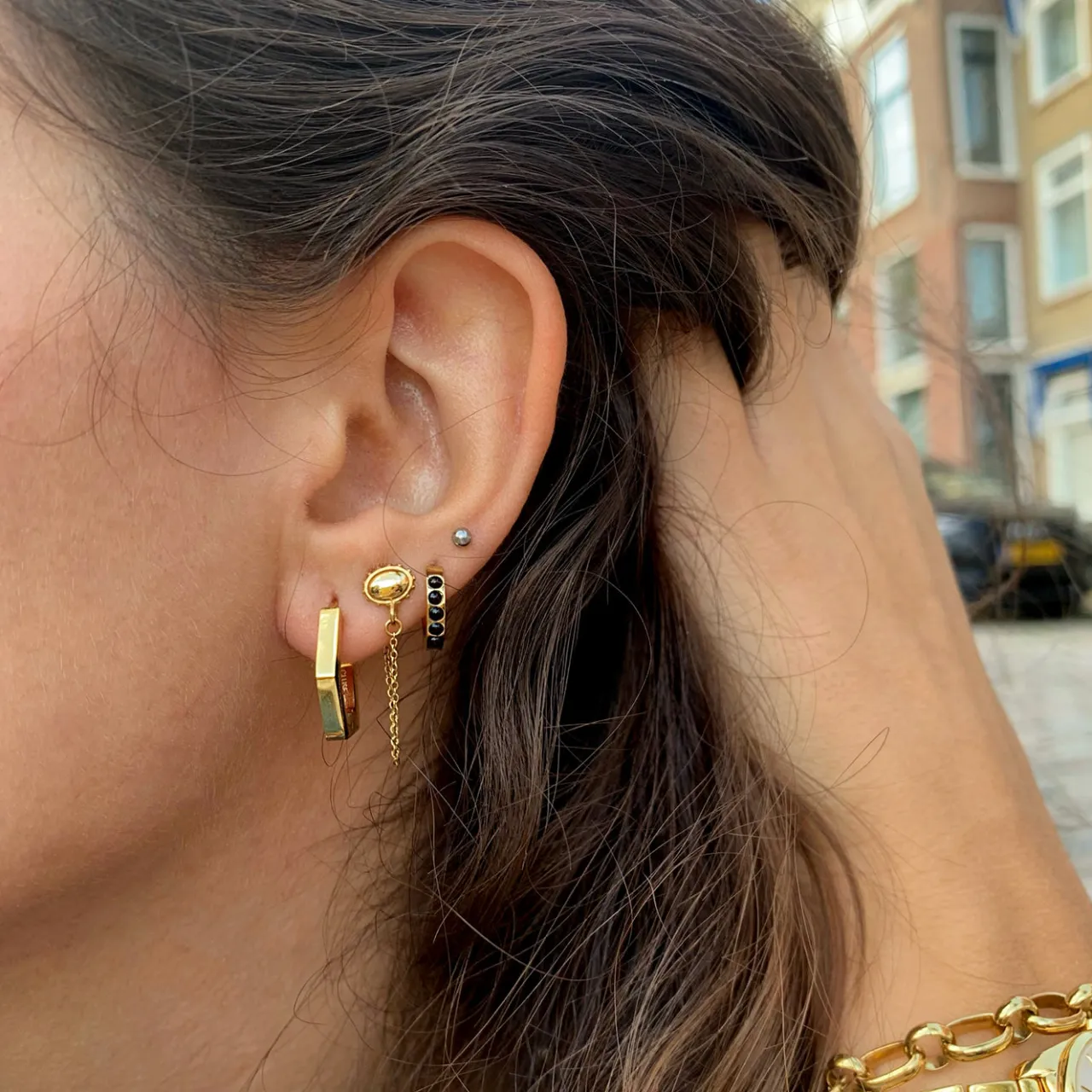 essentielle_hexagon_medium_hoop_earrings_gold_colour_2-1.webp CLUSE Essentielle Hexagon Medium Hoop Earrings, Gold Colour