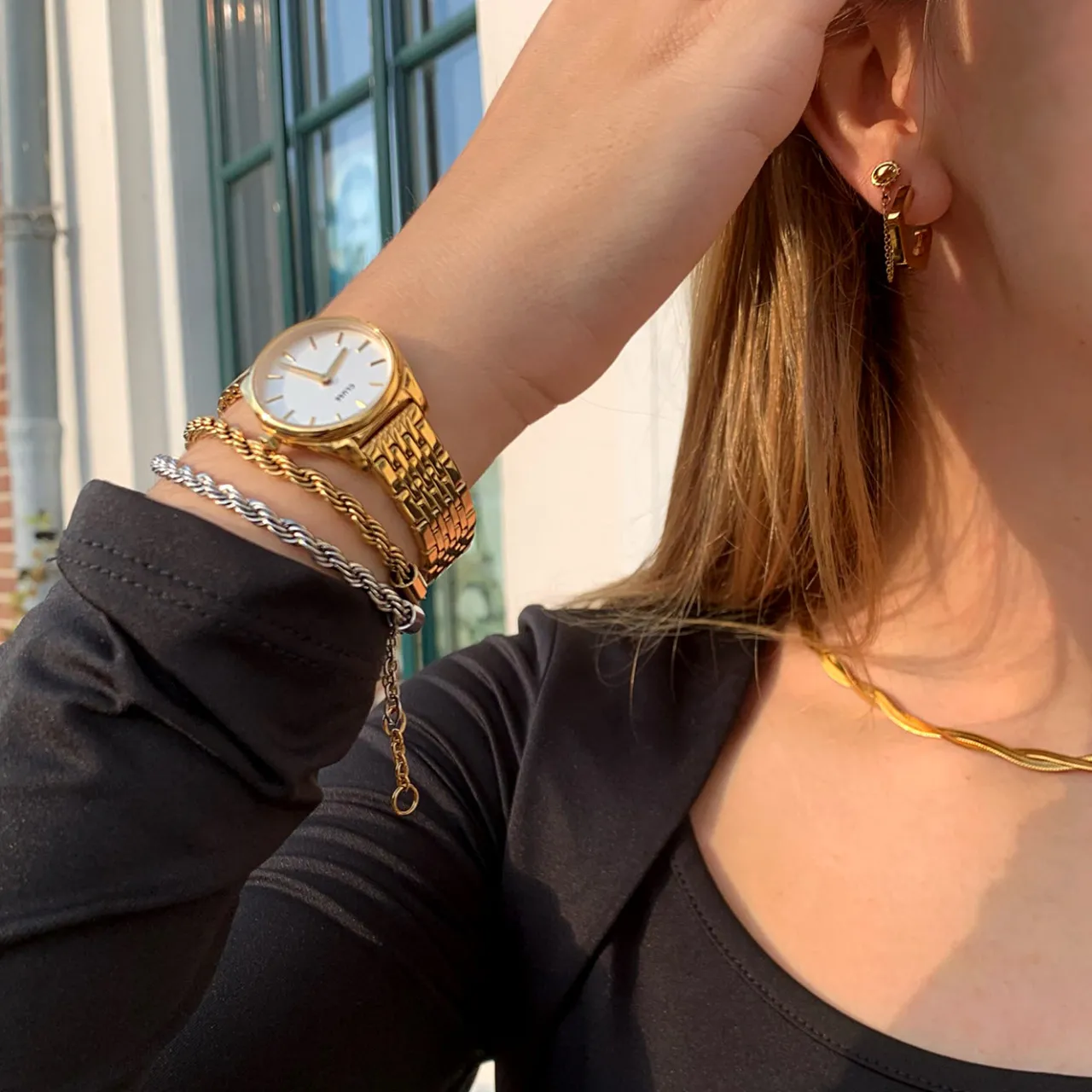 essentielle_hexagon_medium_hoop_earrings_gold_colour_4-1.webp CLUSE Essentielle Hexagon Medium Hoop Earrings, Gold Colour