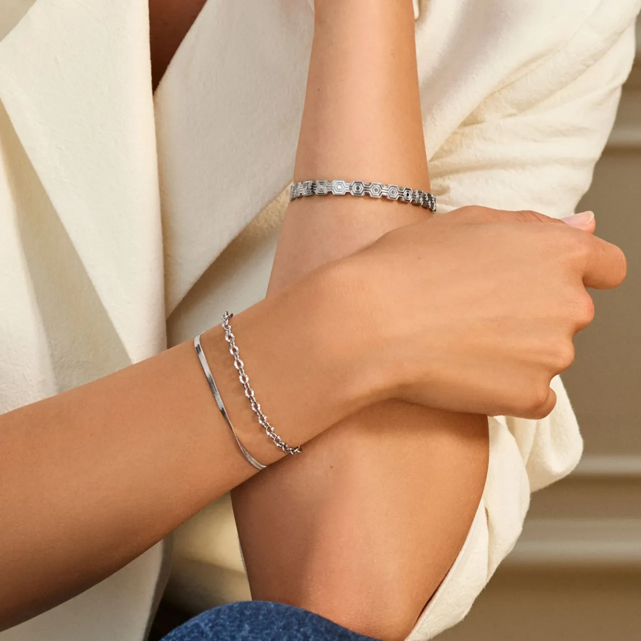 essentielle_shiny_bracelet_silver_colour_2-1.webp CLUSE Essentielle Shiny Bracelet Silver Colour
