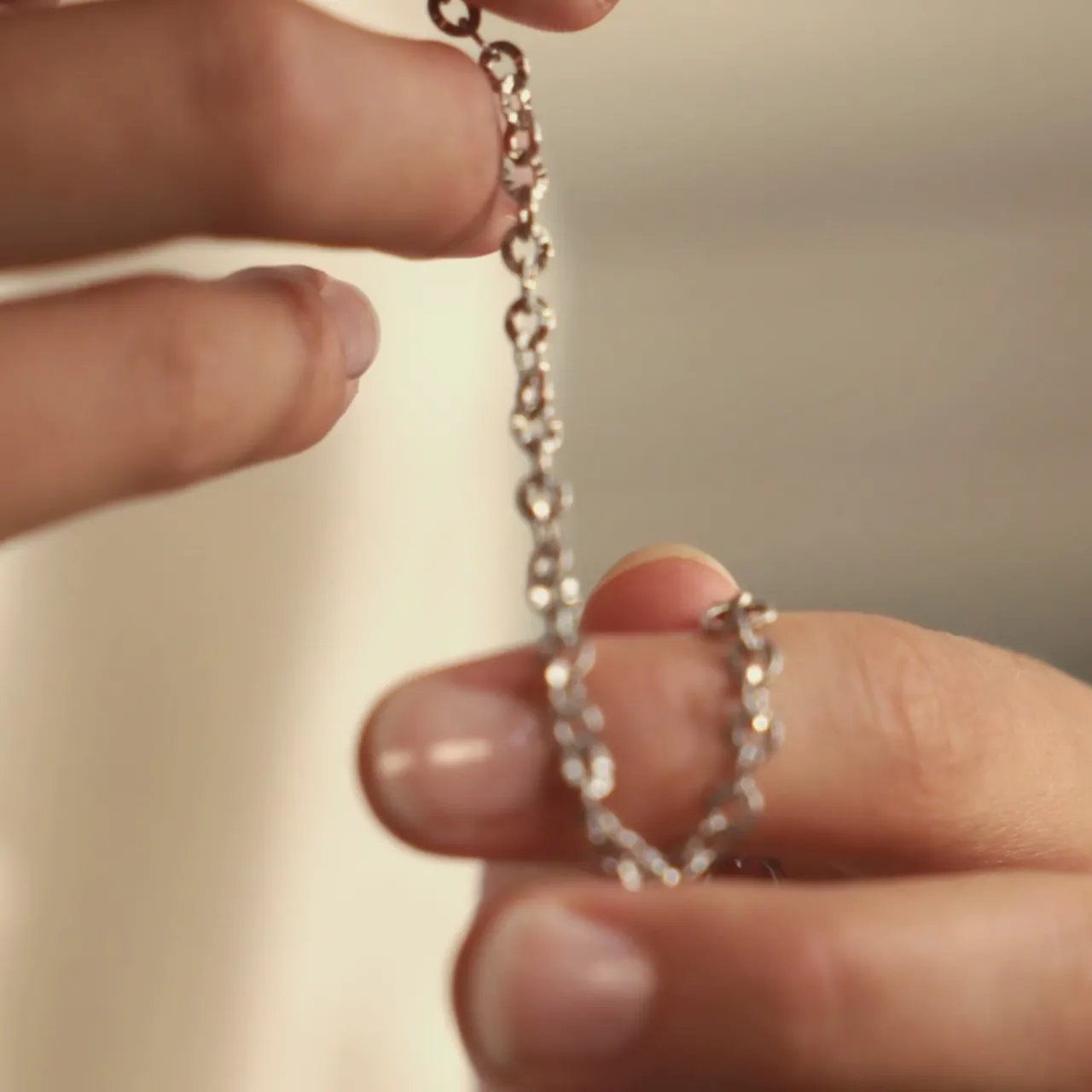 essentielle_shiny_bracelet_silver_colour_5-1.webp CLUSE Essentielle Shiny Bracelet Silver Colour