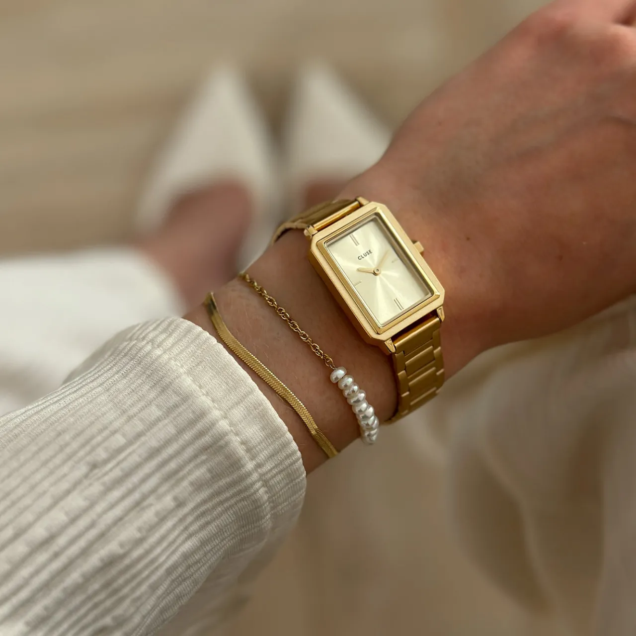 essentielle_snake_bracelet_gold_colour_4-1.webp CLUSE Essentielle Snake Bracelet Gold Colour