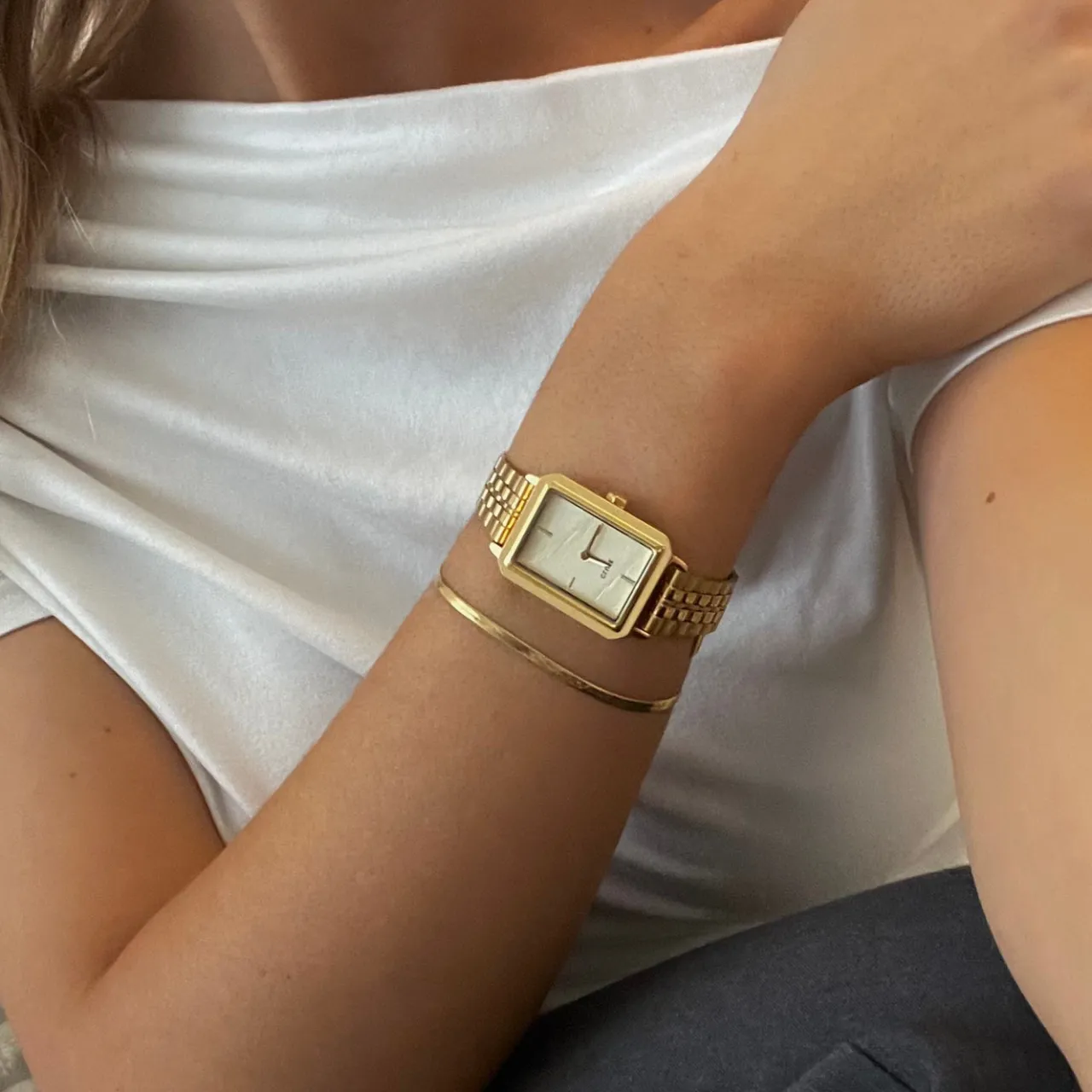 essentielle_snake_bracelet_gold_colour_5-1.webp CLUSE Essentielle Snake Bracelet Gold Colour