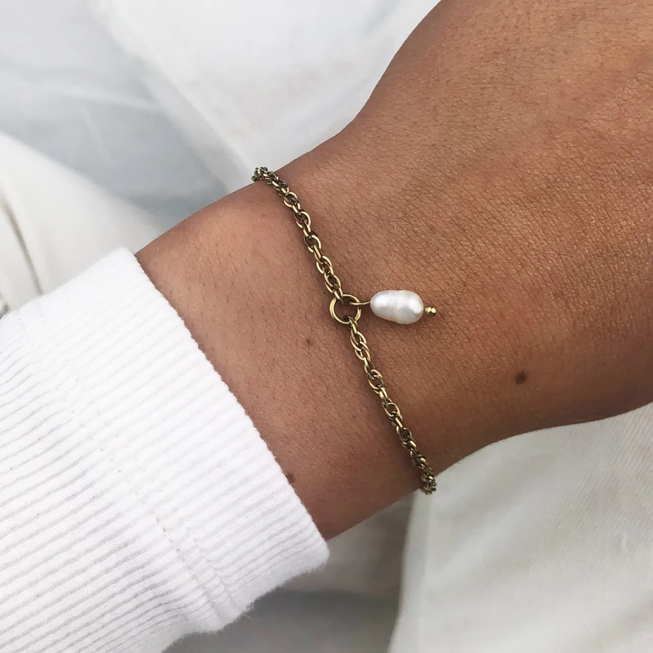 CLUSE Essentielle Twisted Chain Bracelet Pearl Gold Colour