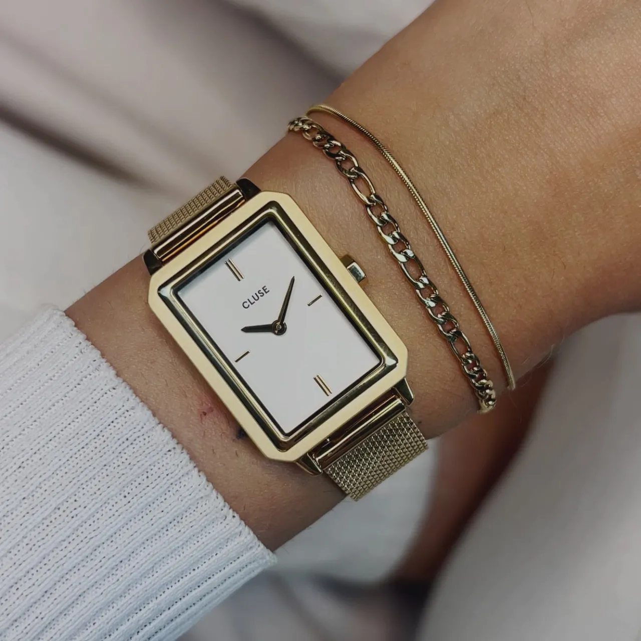 Femme CLUSE Gift Box Fluette Mesh White Watch and Double Chain Bracelet, Gold Colour