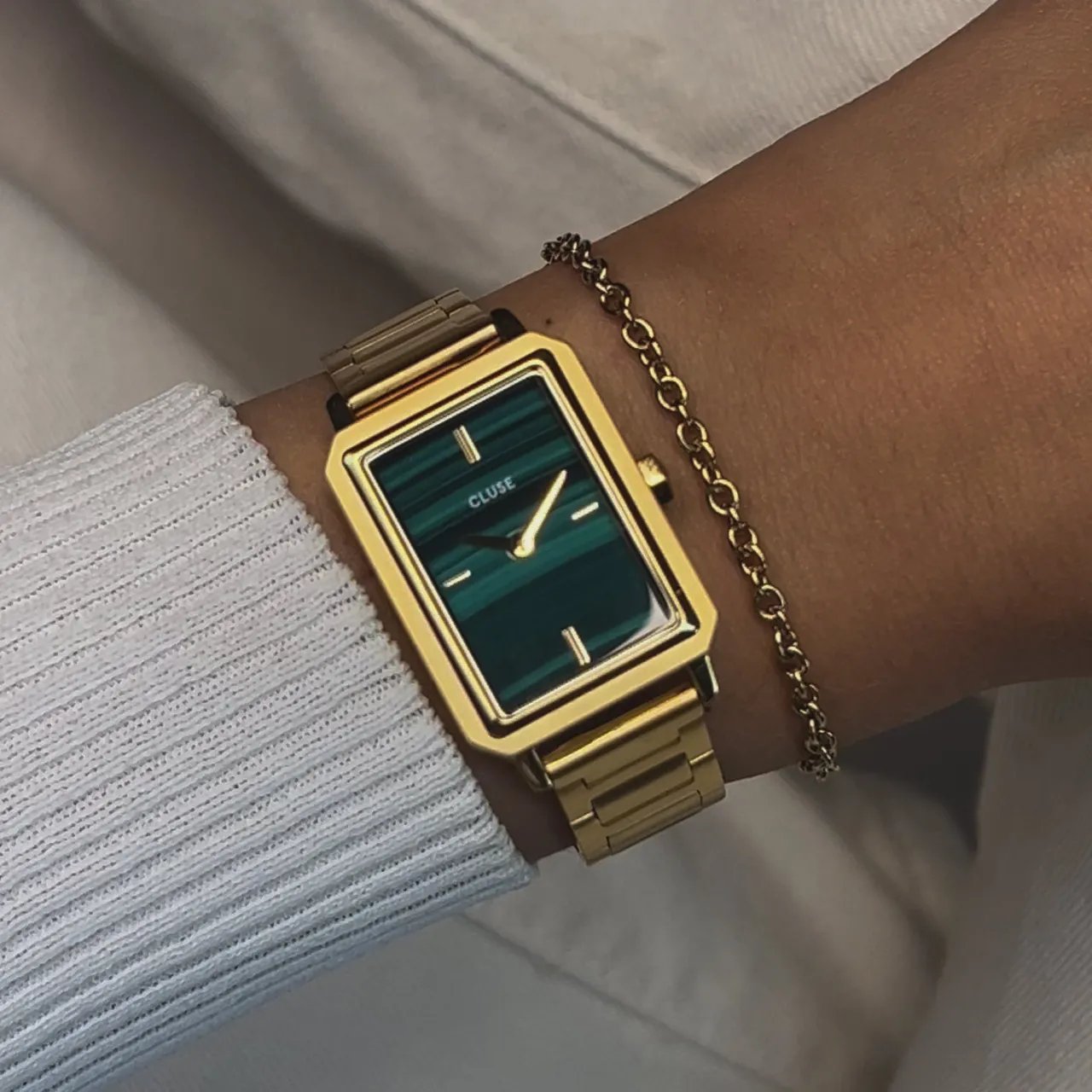 gift_box_fluette_steel_green_watch_and_round_chain_bracelet_gold_colour_11-1.webp Femme CLUSE Gift Box Fluette Steel Green Watch and Round Chain Bracelet, Gold Colour