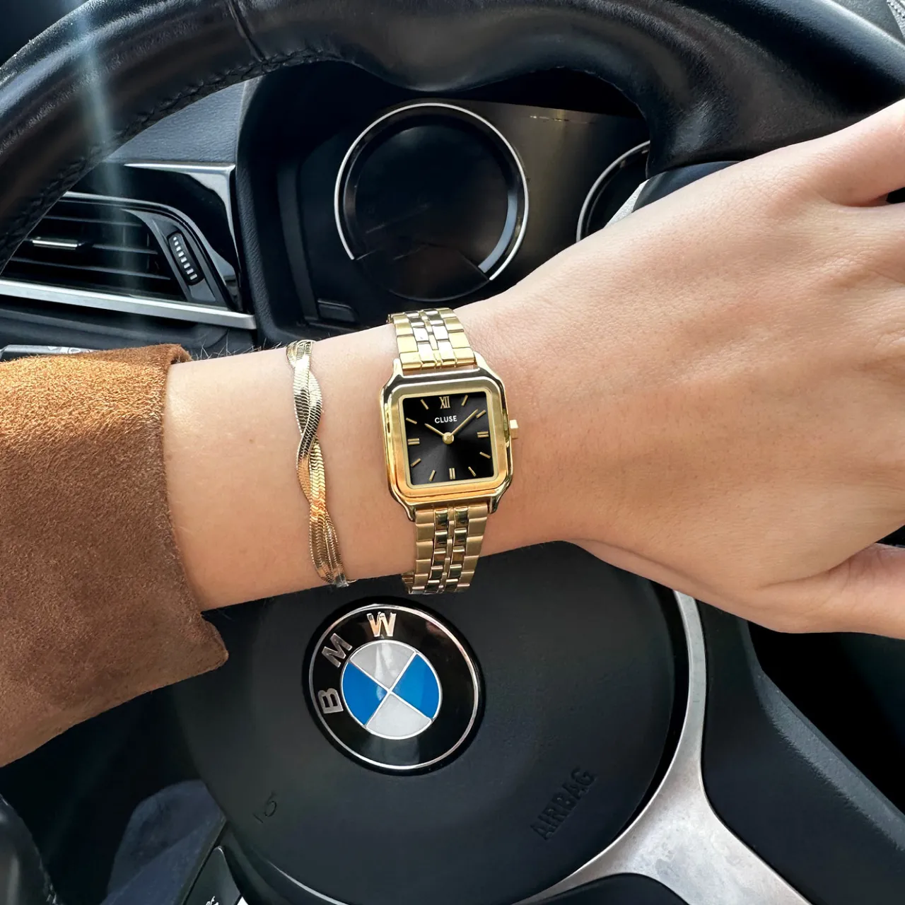 gift_box_gracieuse_petite_watch_steel_black__twisted_snake_bracelet_gold_colour_10-1.webp Femme CLUSE Gift Box Gracieuse Petite Watch Steel, Black & Twisted Snake Bracelet, Gold Colour