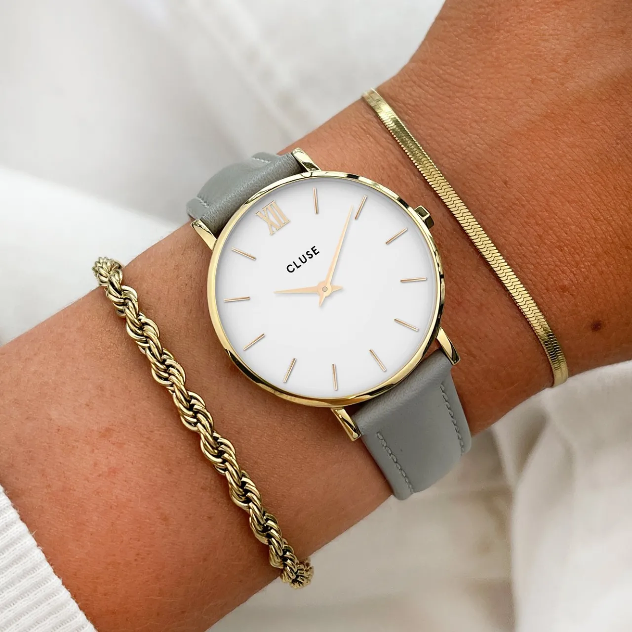 gift_box_minuit_watch_mesh__grey_leather_strap_gold_colour_6-1.webp Femme CLUSE Gift Box Minuit Watch Mesh & Grey Leather Strap, Gold Colour