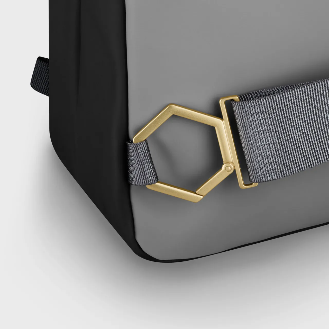 le_rversible_backpack_black_grey_gold_colour_7-1.webp CLUSE Le Réversible Backpack, Black Grey, Gold Colour