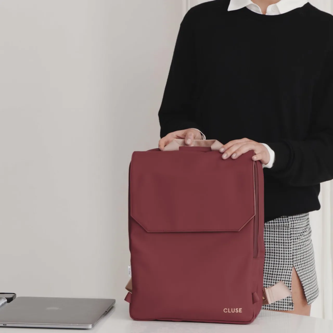 le_rversible_backpack_bordeaux_beige_gold_colour_17-1.webp CLUSE Le Réversible Backpack, Bordeaux Beige, Gold Colour