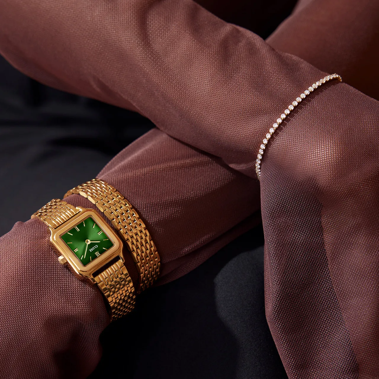 lev_tennis_bracelet_gold_colour_4-1.webp CLUSE Élevé Tennis Bracelet, Gold Colour