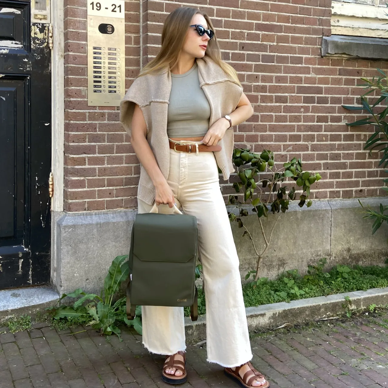 nuite_backpack_dark_green_beige_gold_colour_8-1.webp CLUSE Nuitée Backpack, Dark Green Beige, Gold Colour